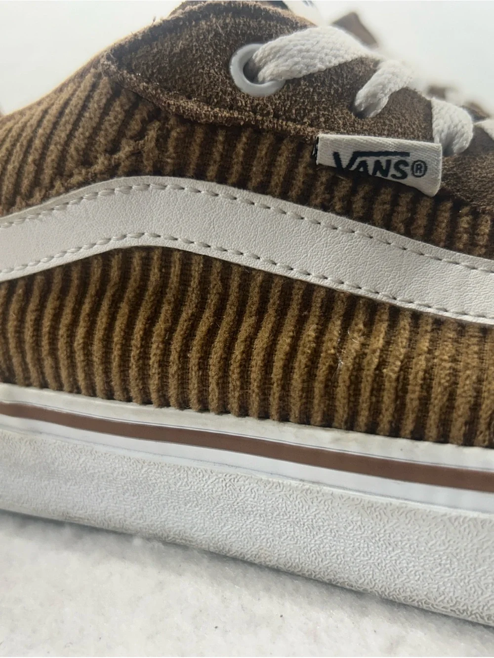 Vans Men’s 9.5 Brown Suede Corduroy Low Top Sneakers White Stripe